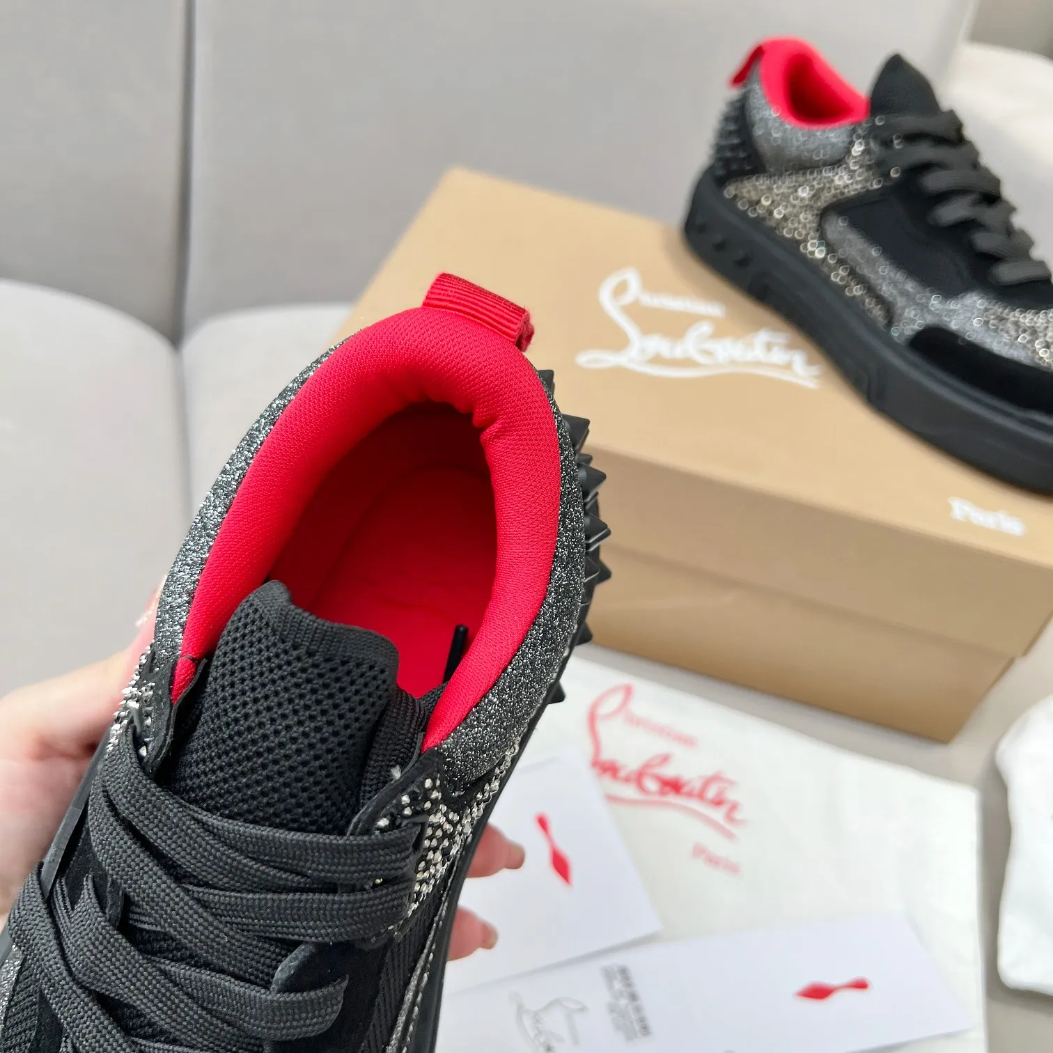 Men's clothing and shoes 💰760. Diamond face 🌹🌹🌹̋ Wang Junkai Yang Mi Xu Kai Zhang Jingyi Ding Chengxin Chen Muchi Wang Ziyi Same style Christian Louboutin Road Platinum 2024 [New product] Diamond face ASTROLOUBI Unisex thick-soled sports shoes red-soled shoes perfectly integrate fashion and sports, The fabrics are made of luxurious calfskin, soft suede, smooth satin and laminated leather, and the back is decorated with classic rivets. The interior is blended with a knitted tongue for added durability, breathability and quick-drying comfort. The outsole is made of a combination of EVA foam and imported rubber, and the colorful CL iconic letters on the side of the outsole show the brand's unique style. It is a ceiling-level comfortable skate shoe! ! ! Multiple colors available, currently male and female sizes 35--44